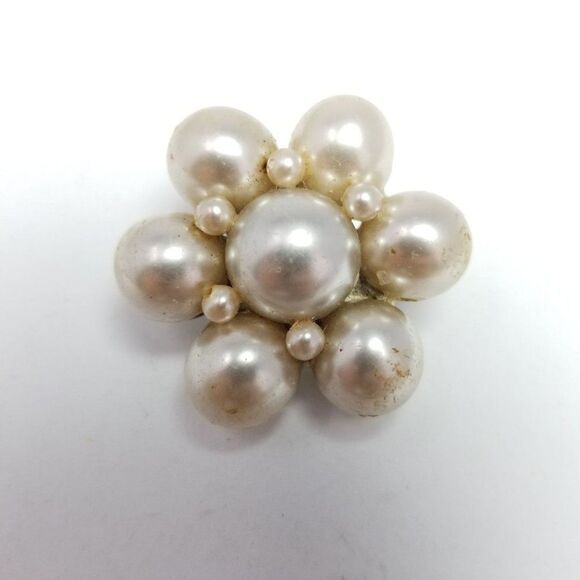 Vintage Faux Pearl Flowe Brooch, Retro Cluster Design, Estate Lapel Pin - Picture 6 of 6
